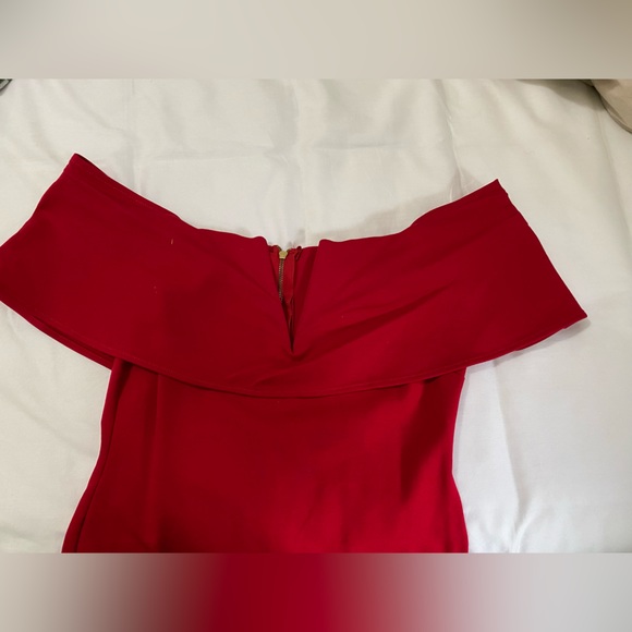 Red off sleeve Fashion Nova dress - Picture 5 of 6